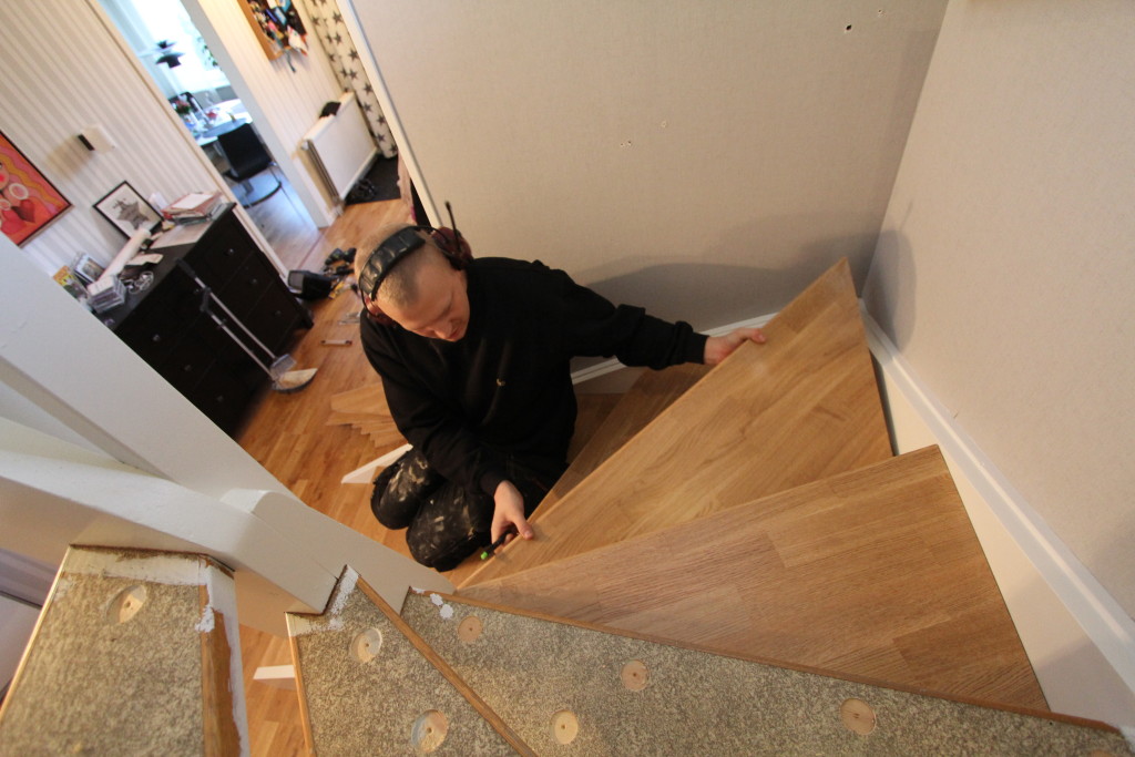 Pågående renovering av ektrappa