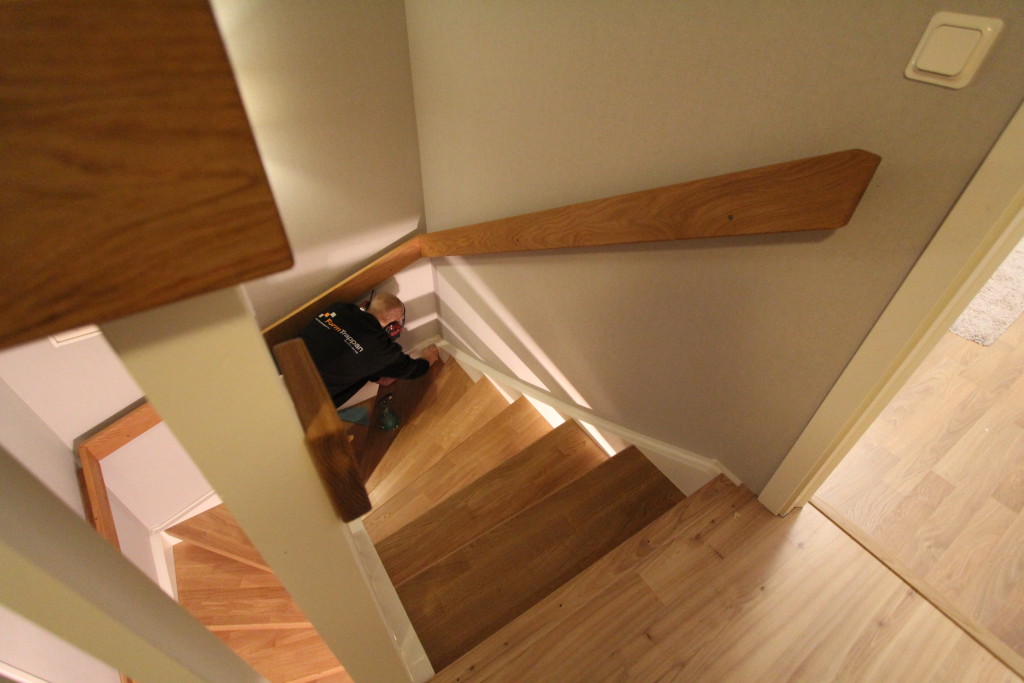 Pågående renovering av ektrappa