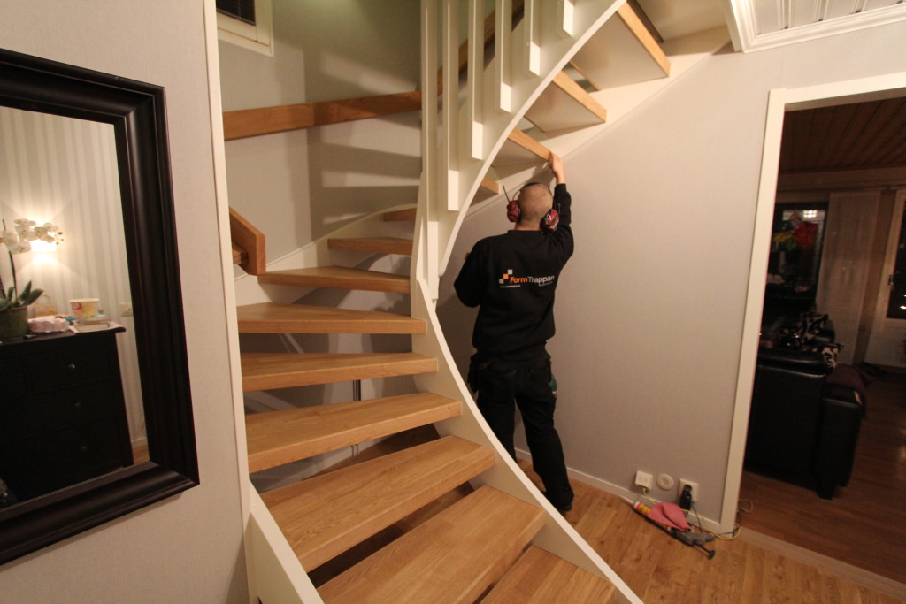 Pågående renovering av ektrappa